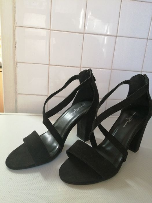 Sandálias Novas Tam 38