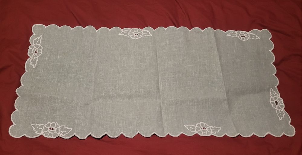 Miętowy haftowany bieznik