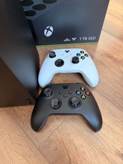 Xbox series X 1TB + 2 oryginalne Pady