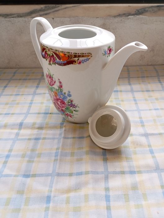 Bule / Cafeteira Antiga em Porcelana Floral com Dourados