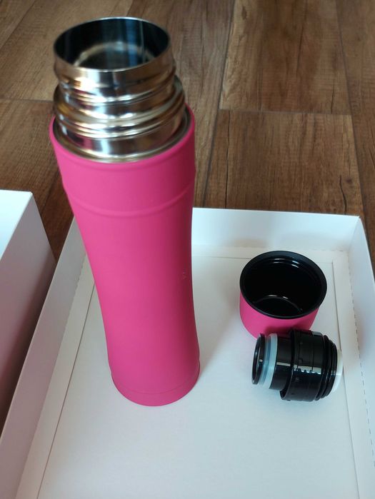 Termos wraz z kubkiem termicznym do kawy, herbaty