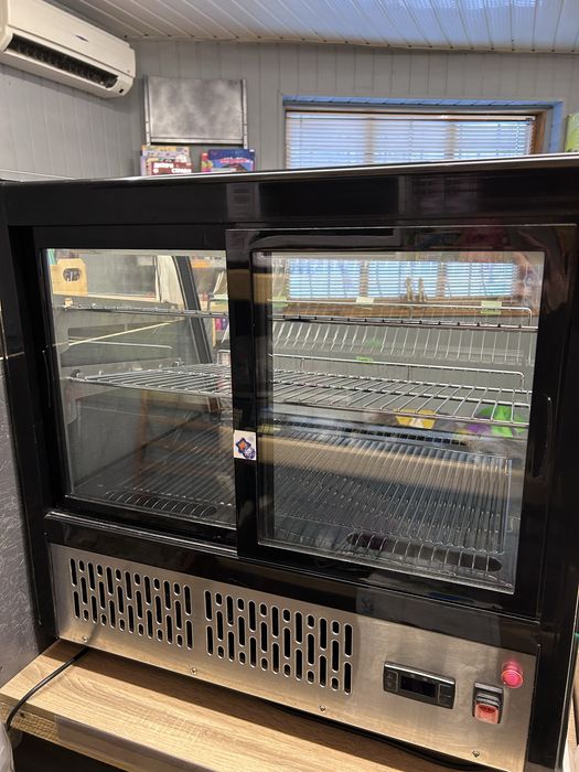 Продам торгову вітрину