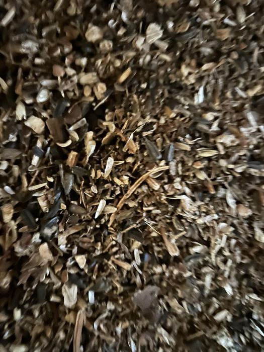 Переробник закуповує сухі відходи соняшнику агровідходи пелета