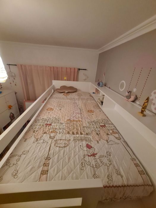 Cama elevada em madeira maciça – desenho personalizado