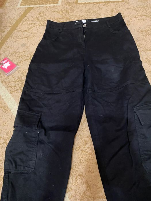 Джинси карго з карманами bershka