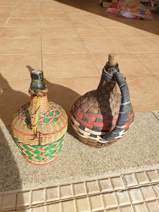 Garrafões antigos decorados