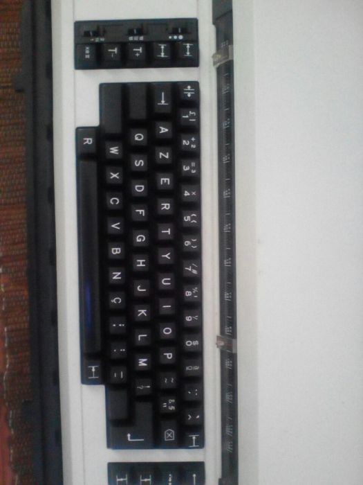 Maquina de escrever vintage impecável