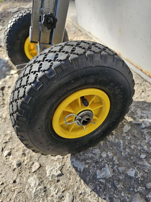 Підставка для човнового мотора.