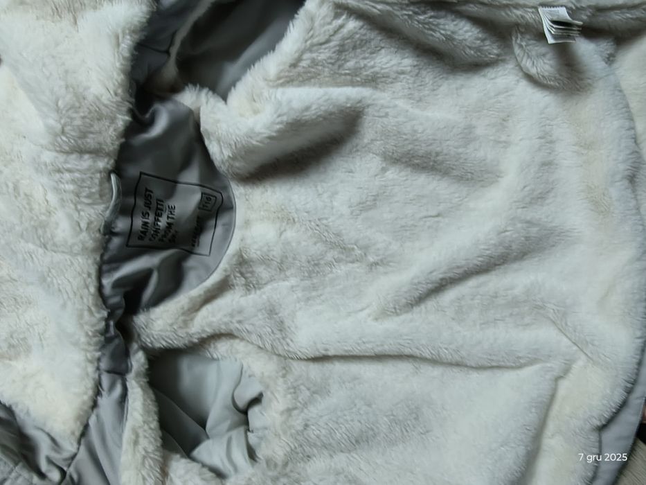 Reserved - Gumowany Płaszcz Jasny Szary