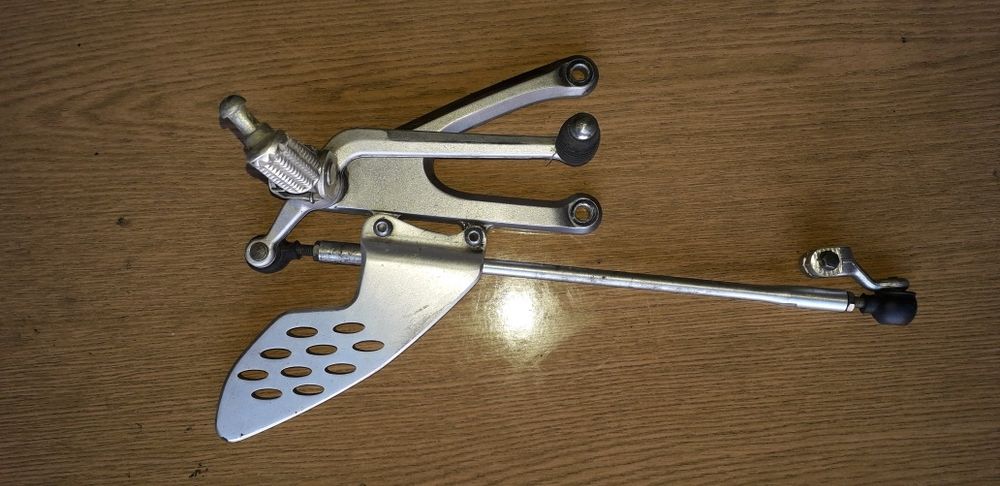 Yamaha r1 rn 12 set kierowcy podnozek