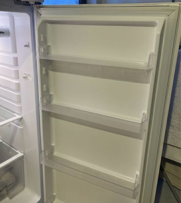 Frigorífico com congelador potente de