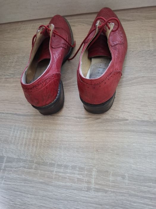 Czerwone półbuty