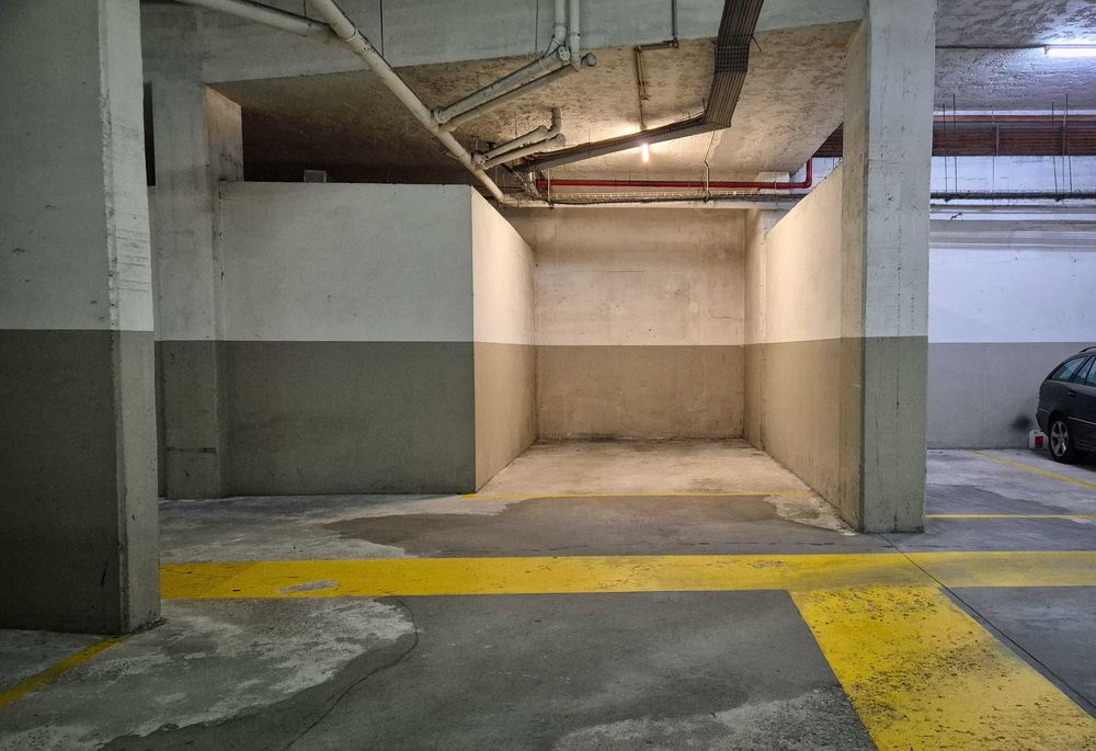 Garagem 5 min (2km) do aeroporto da Maia