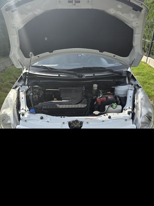 SUZUKI SWIFT biała perła