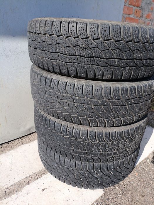 Шини Зима 215/60 R 17
