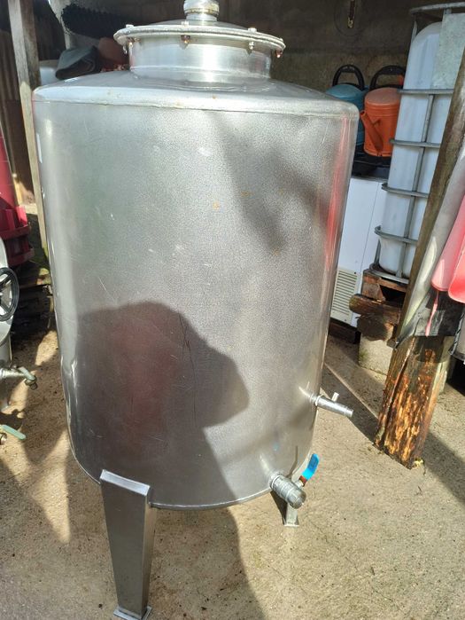 Cubas em inox alimentar.