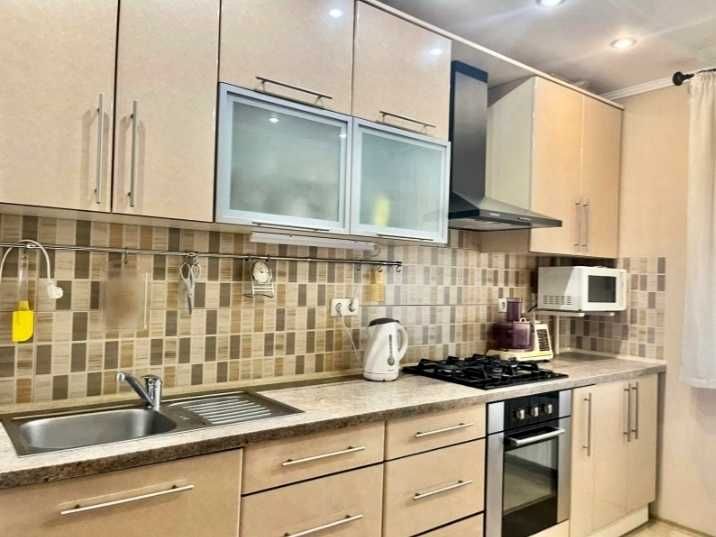 Продам 3х комн кв Садовый проезд 3/9 с капит ремонтом, меб