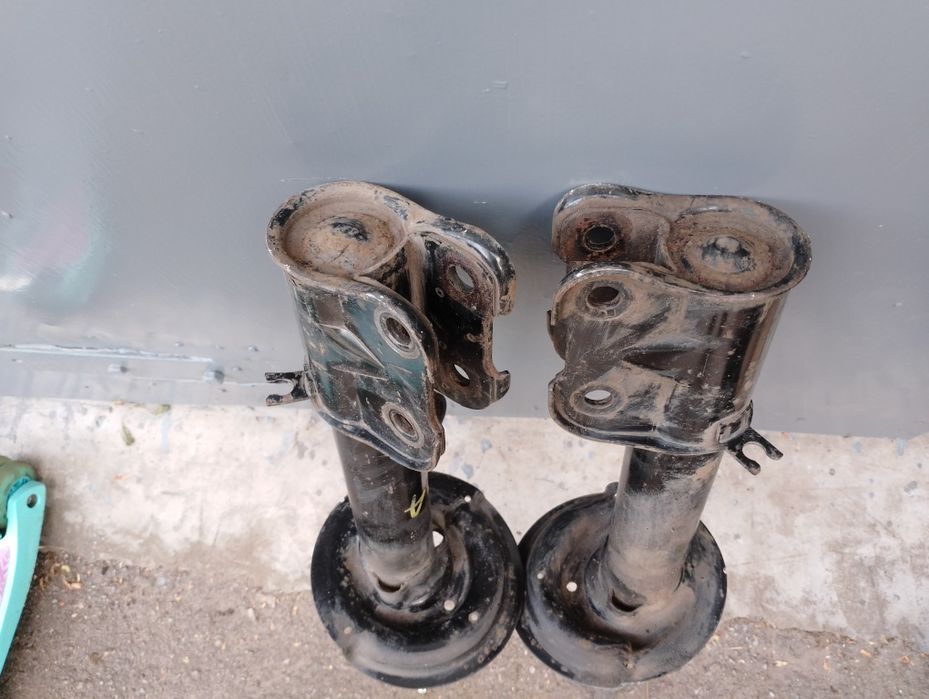 Амортизаторы задние от Hyundai б/у