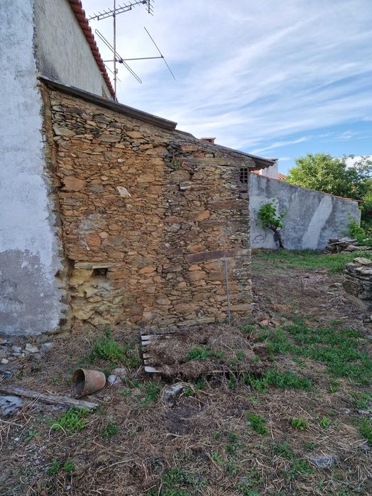 Casa com terreno nos maxiais