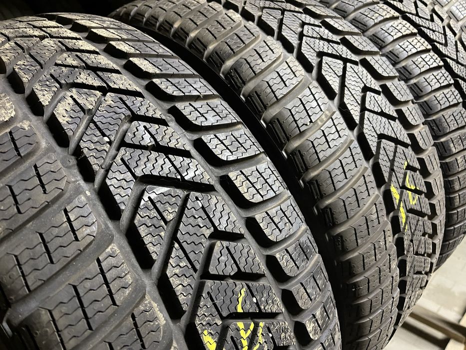 Шини зима 235/40R18 PIRELLI Sottozero3 8мм 4шт як нові