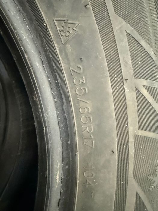 Шини зимові 235-65 R17  комплект 4 шт