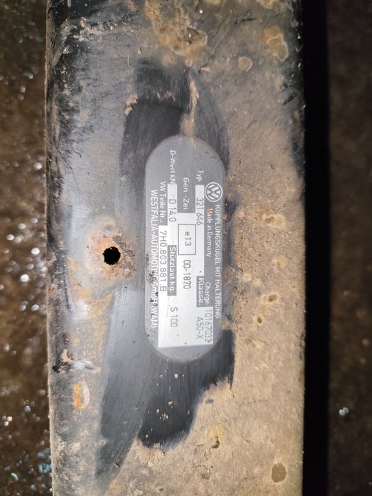 VW Transporter T5 hak holowniczy oryginalny  7H0.803.881B
