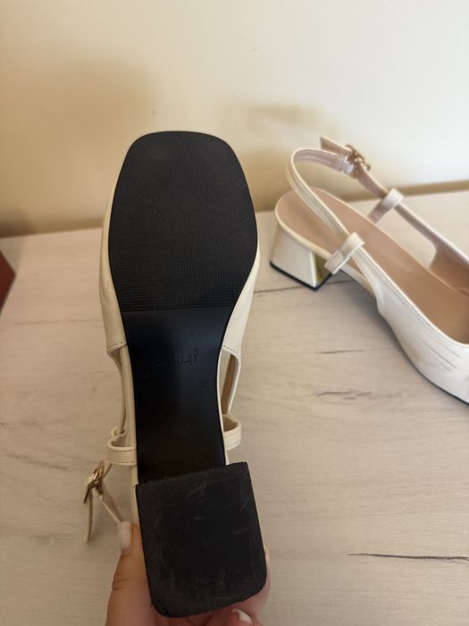 Туфлі білого кольору на невеликому підборі розмір 40