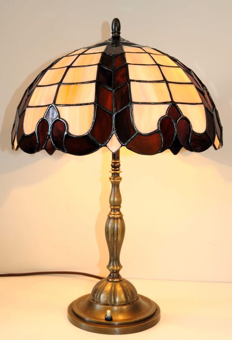 Piękna lampa witrażowa
