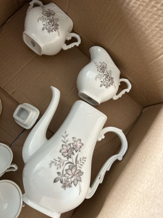 Used tea set482693753833400323