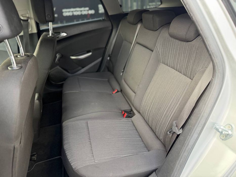 Продам Opel Astra J 2011р. 1.6 бензин на автоматі