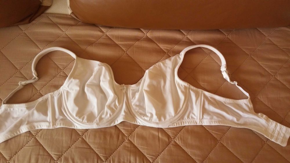 Biały biustonosz UK 38DD !!!