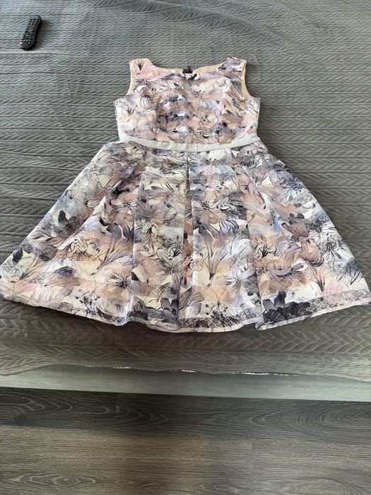 Dwie sukienki na sprzedaż