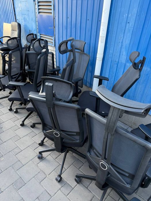 Продаємо меблі вживані- столи стільці крісла тумби шафи стелажі полиці