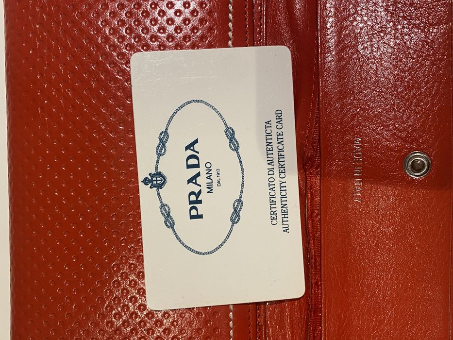 Carteira vermelha Prada