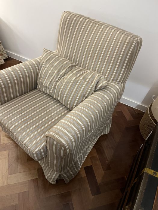 Sofa individual com almodada