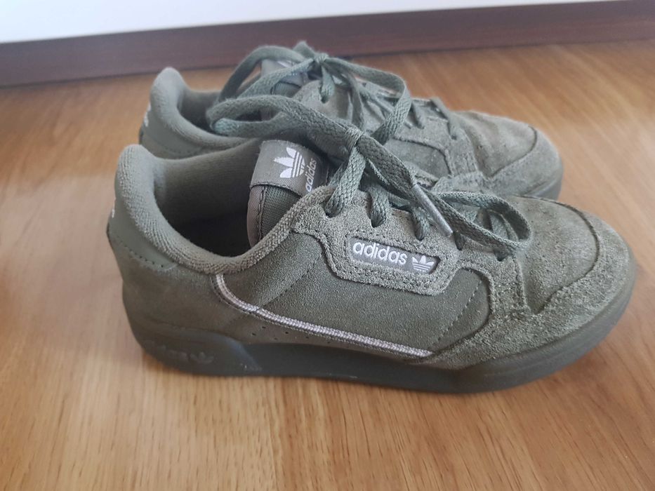 Zamszowe buty khaki adidas 31,5