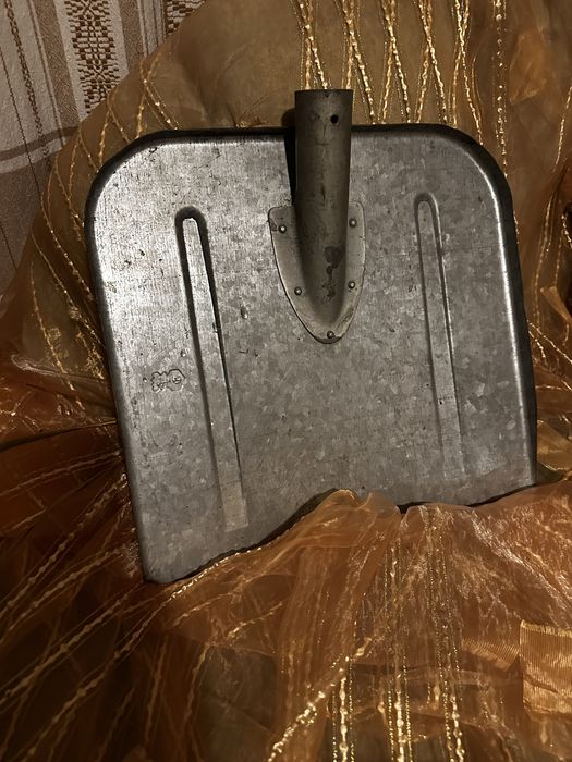 Лопата металева для снігу часів СССР