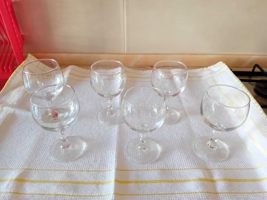 18 copos de vidro de pé alto
