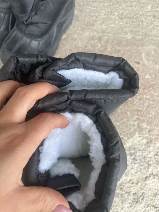 Продам дитячі зимове взуття.