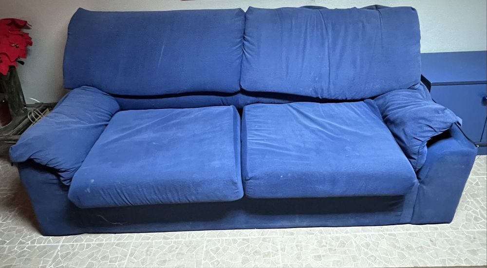 Sofá cama azul, com tecido impermeavel