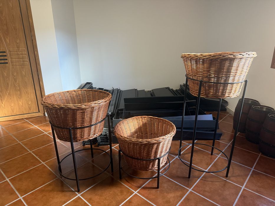 Vendo estantes para frutaria, ideais para exposição de fruta e legumes