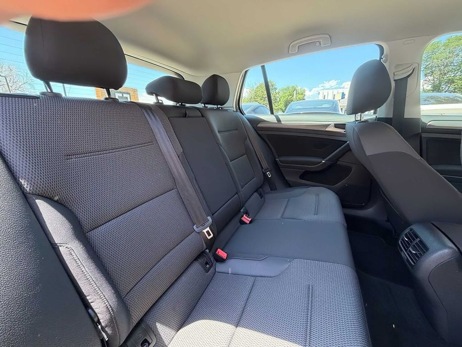 Volkswagen e-Golf SE      2019