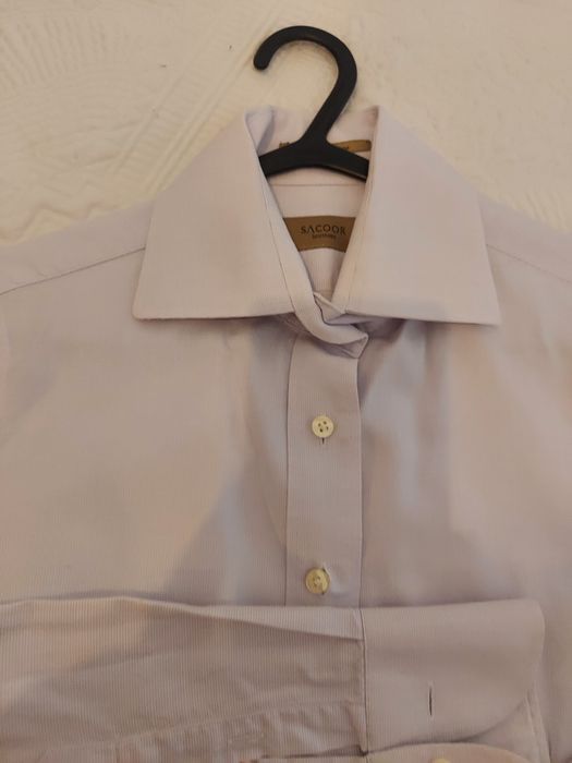 Camisa feminina da Sacoor rosa e branca