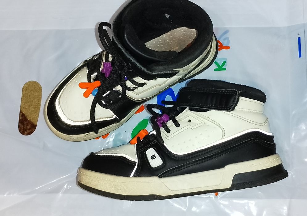 Продам високі  кеди на флісі