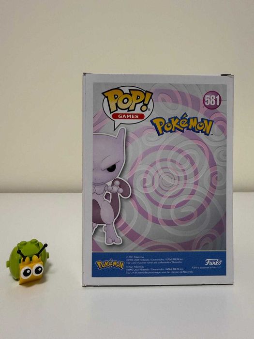 Funko POP Pokémon #581 - Mewtwo (Flocked)