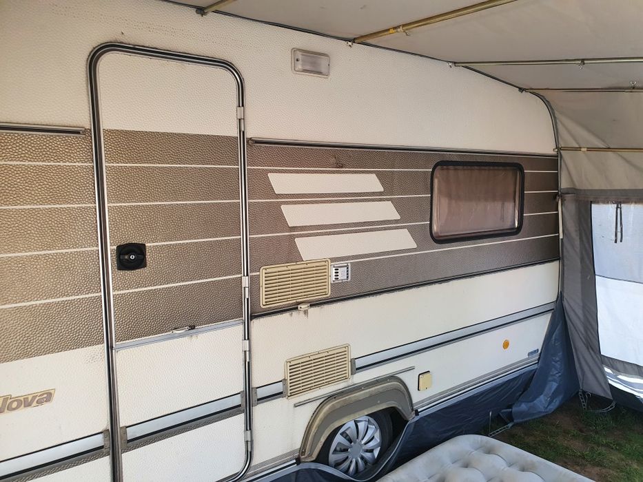 Przyczepa kampingowa  Eriba Hymer  z przedsionkiem