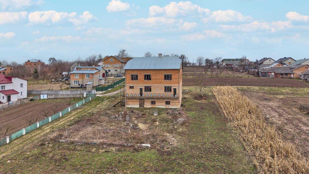 продаж окремий будинок в с.Новий Милятин під пансіонат або реаб.центр без комісії для покупця