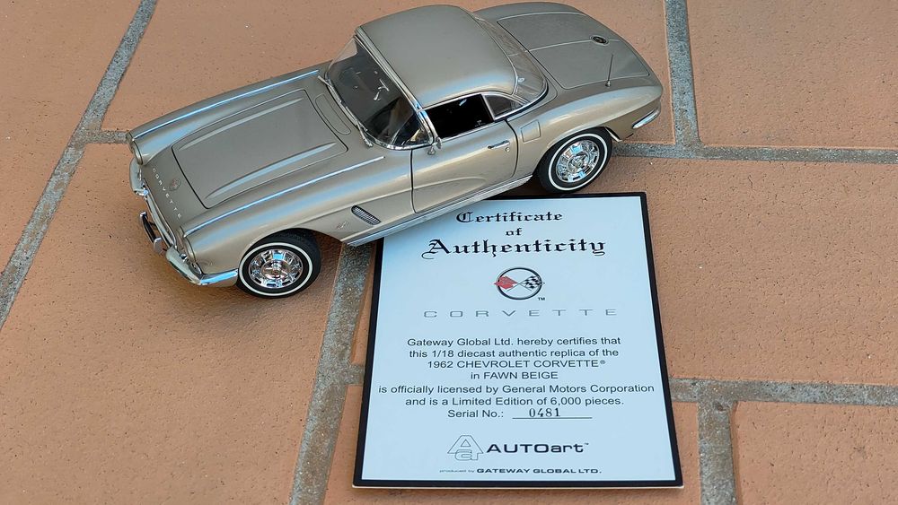 Chevrolet Corvette Spider 1962 AutoArt 1/18