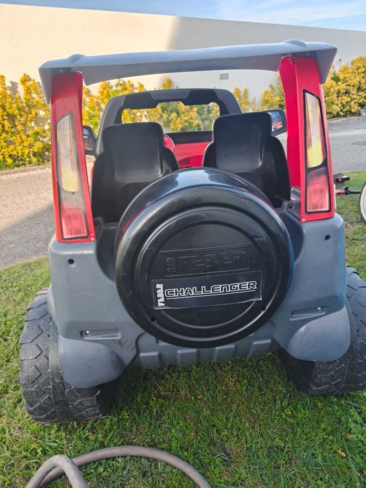 Jipe a bateria - Feber - Challenger 12V com 2 lugares
