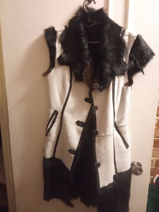 Продается новая жилетка натуральная